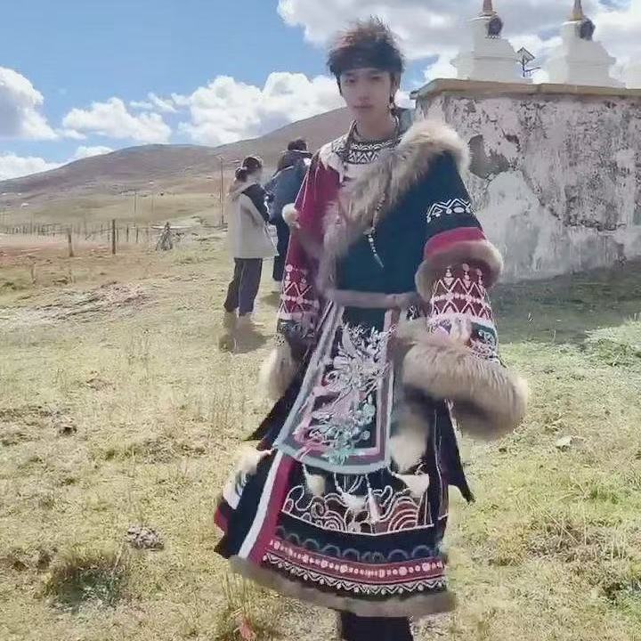 Classic Embroidered Tibetan Ro - Photography Of A Man ulasan dan harga