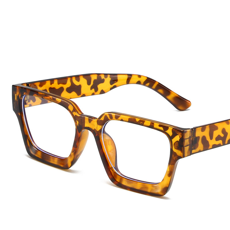 Classic Thick Box Sunglasses F - Photography Of A Man ulasan dan harga